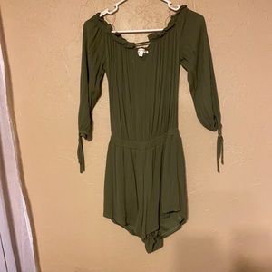 Off shoulder romper